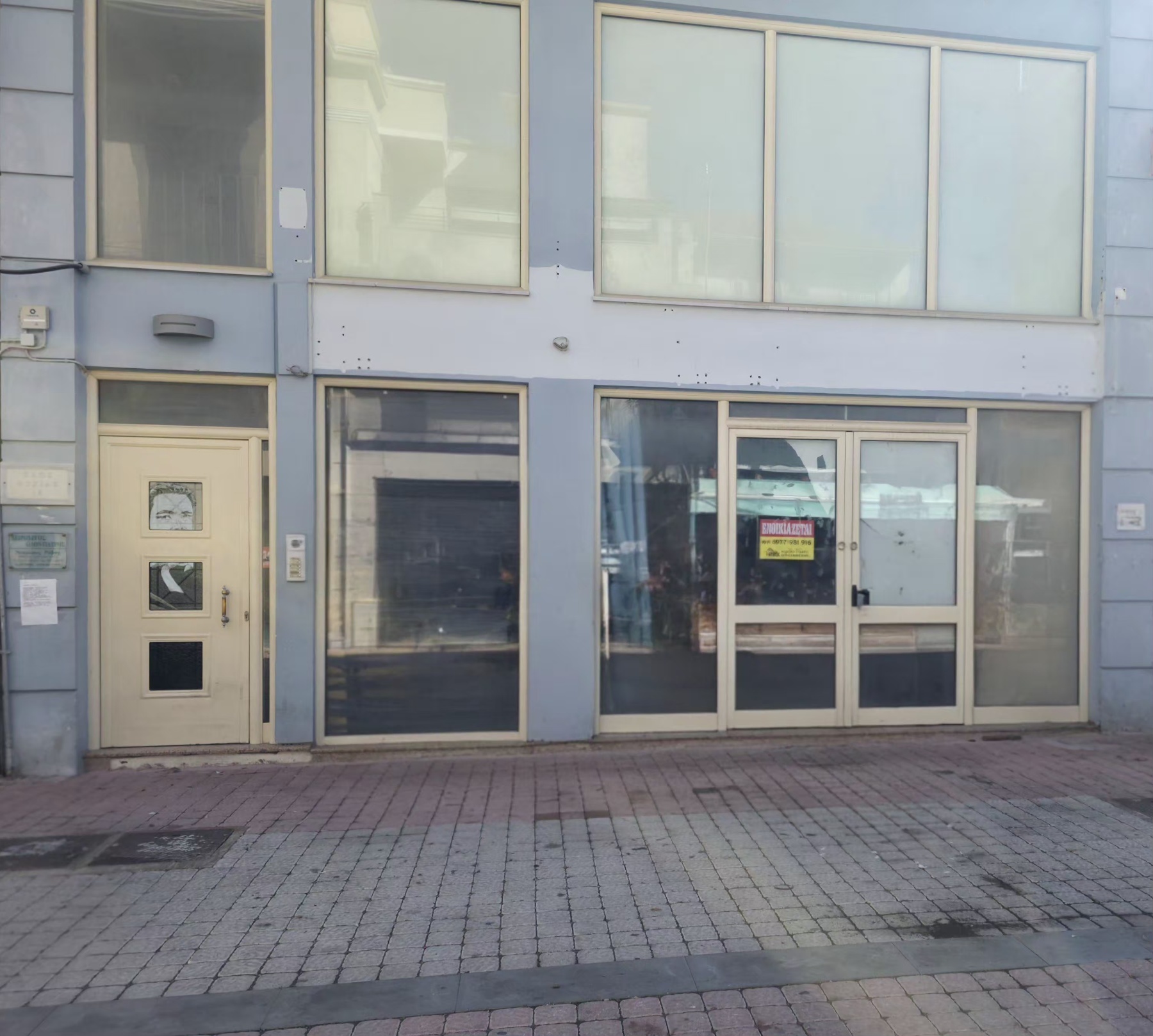 Ενοικιάζεται επαγγελματικός χώρος κατάστημα 142τμ επί της οδού Θυσίας στο Μεσολόγγι (ΚΩΔ. 25714)